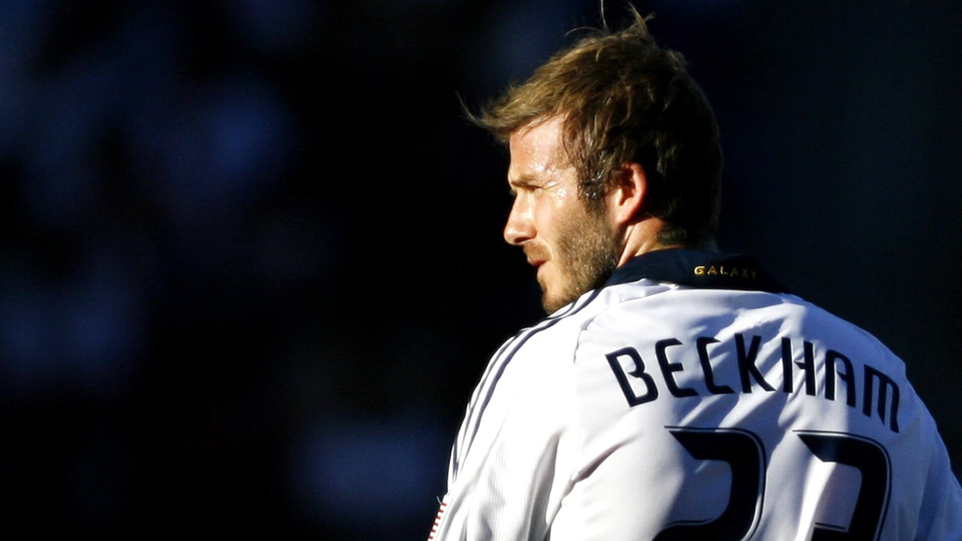 关于大奖赛转会风云：拜仁慕尼黑盯上锋线强援，萨拉赫或成交易筹码的信息